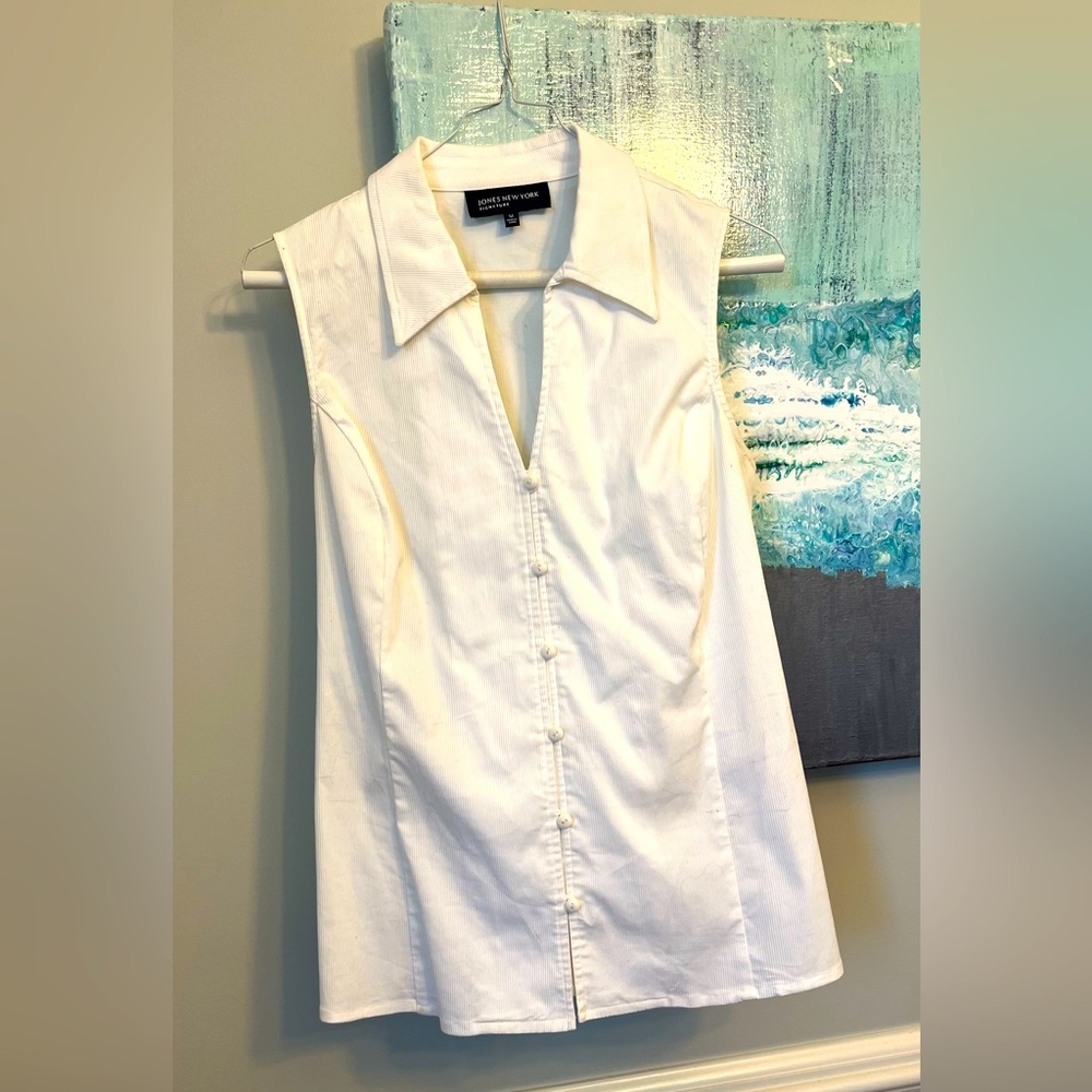 Dressy white cotton sleeveless top, bow in back, M